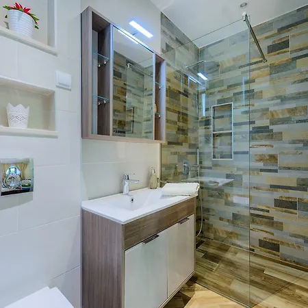 None And Nono 챠브타트