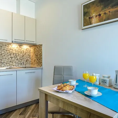 None And Nono 아파트 *