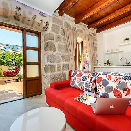 None And Nono 아파트