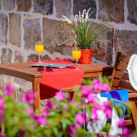 None And Nono 아파트 *