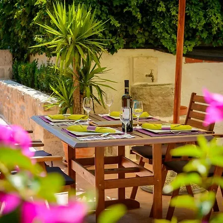 None And Nono 아파트