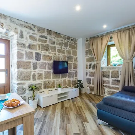 None And Nono Apartment