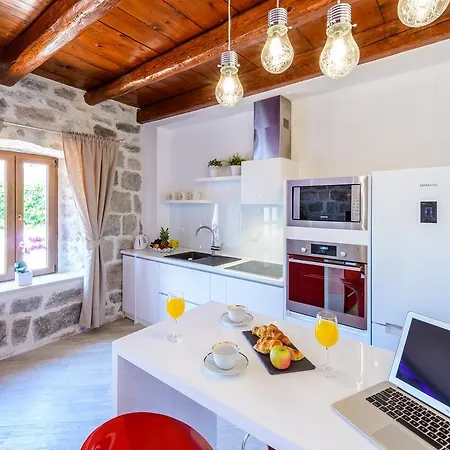 None And Nono Apartment